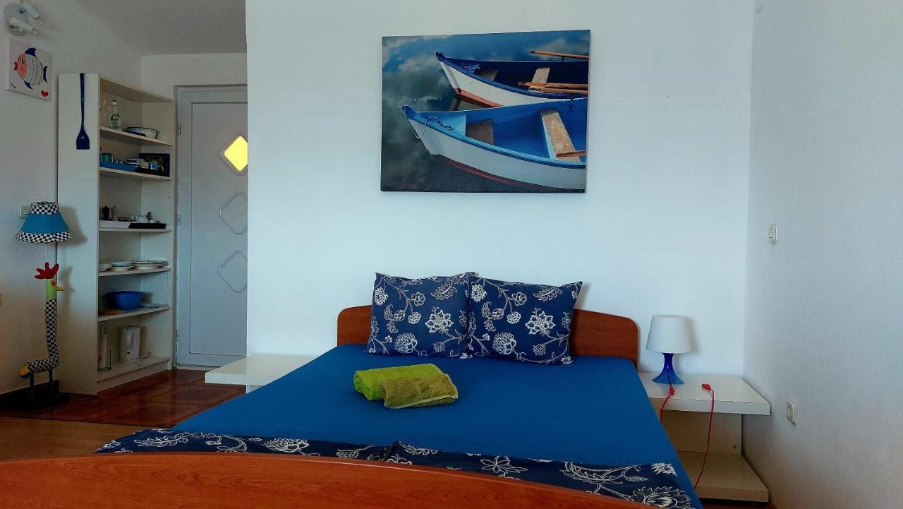 Arts Room Jasmina With Sea View Bikers And Pets Are Welcome 스타리그라드 파클레니차 외부 사진